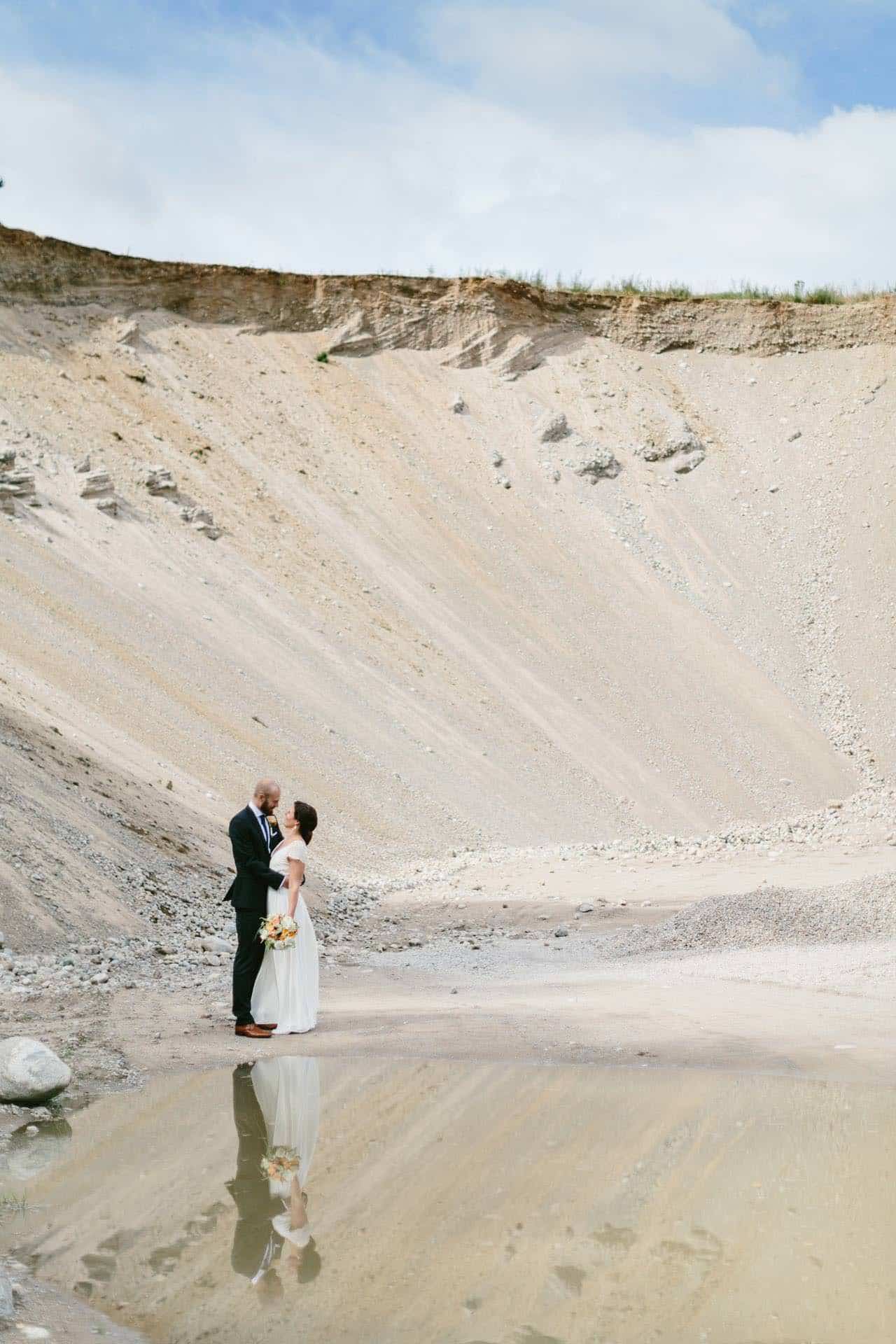 Bröllop, Mölnlycke, Wedding, Brud, Porträtt, Sand, Betong, Bro, Zetterberg Couture, Bröllopsfoto, bröllopsfotograf, Oskar Allerby