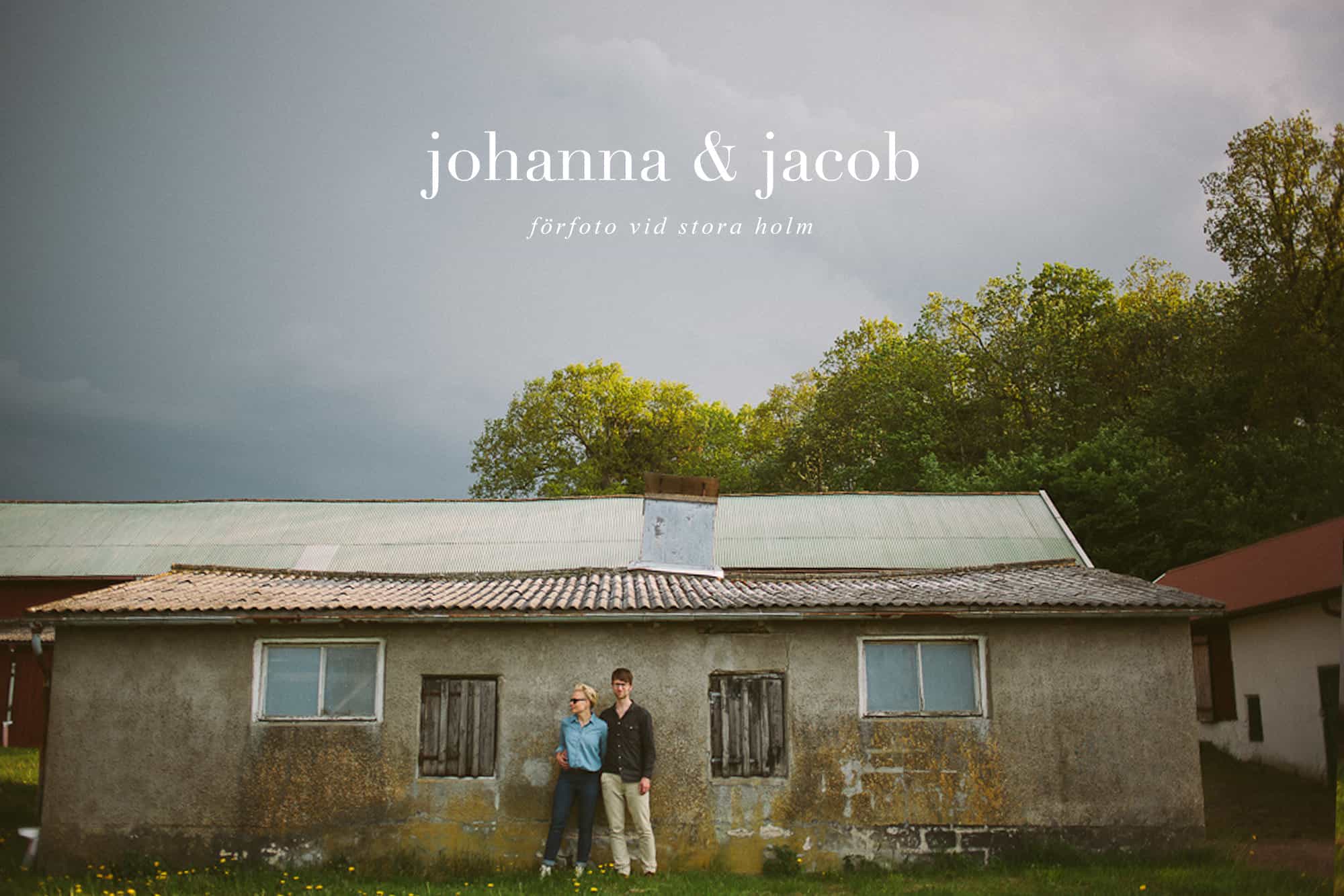 förfotografering av Johanna & Jacob omkring Stora Holm en solig majdag